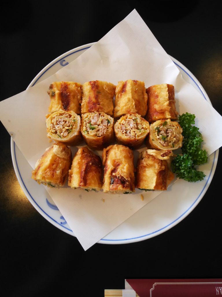 東華菜館の炸春捲(ハルマキ)