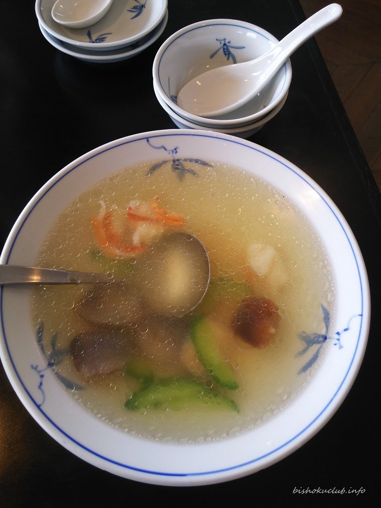 東華菜館のスープ