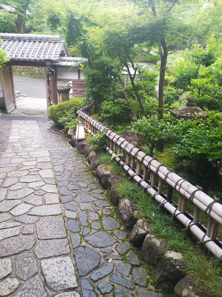 左阿彌の建物までのアプローチ