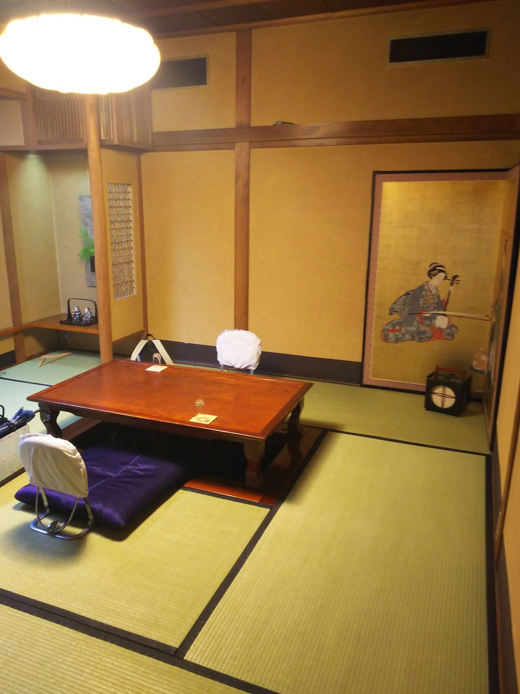 魚新で通された部屋