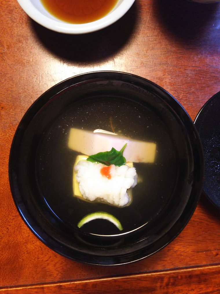 魚新の吸い物
