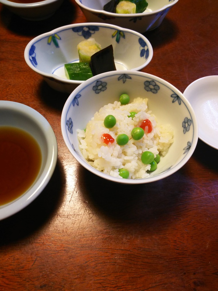 魚新の御飯、漬物