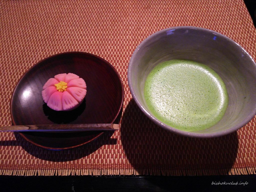 秋桜と抹茶