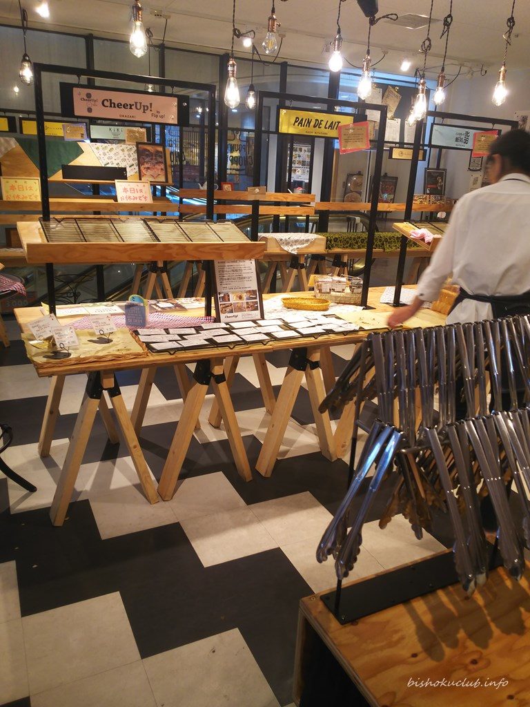 京都プルミエベーカリーマーケットの内観