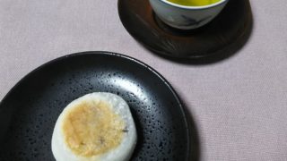神馬堂の葵餅と緑茶