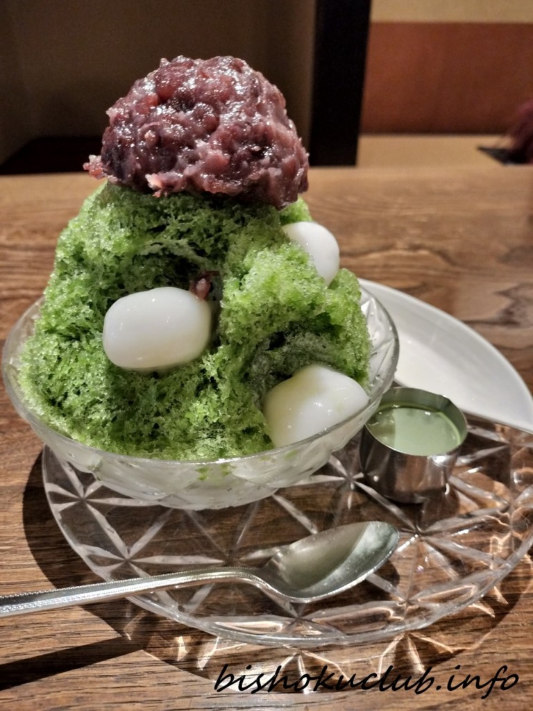 「宇治金時」に白玉をトッピング