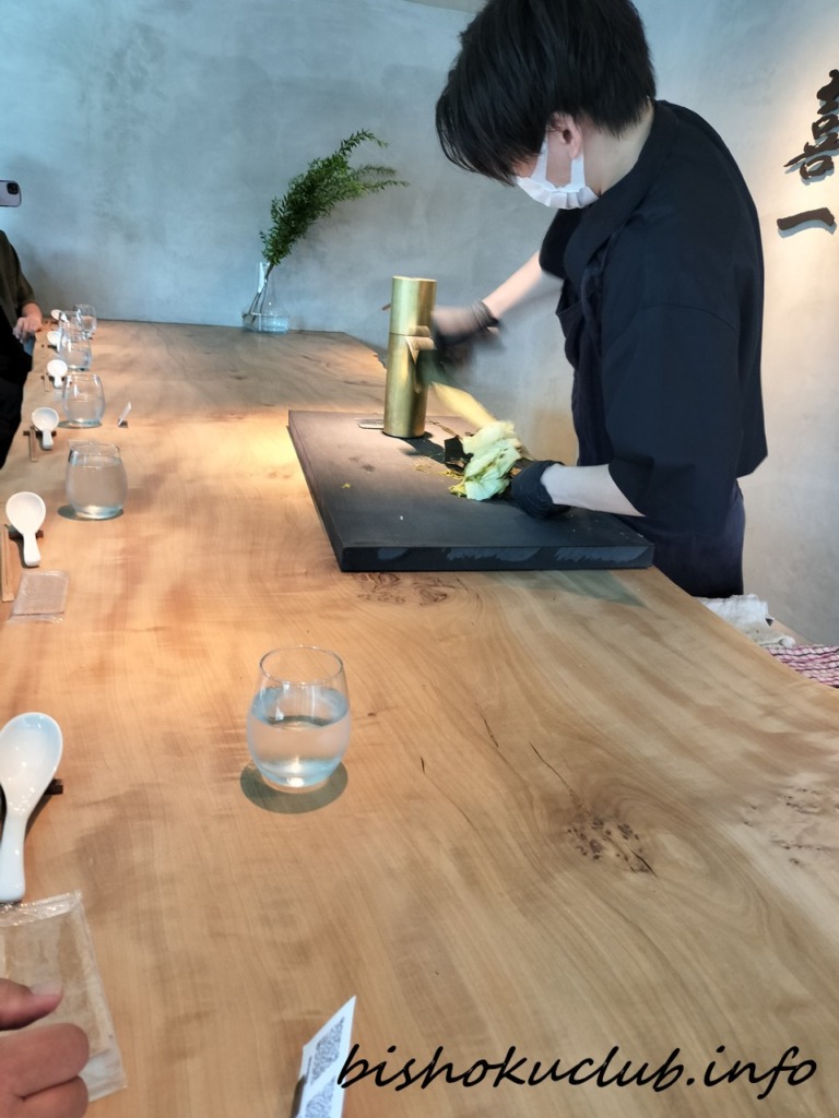昆布を削る